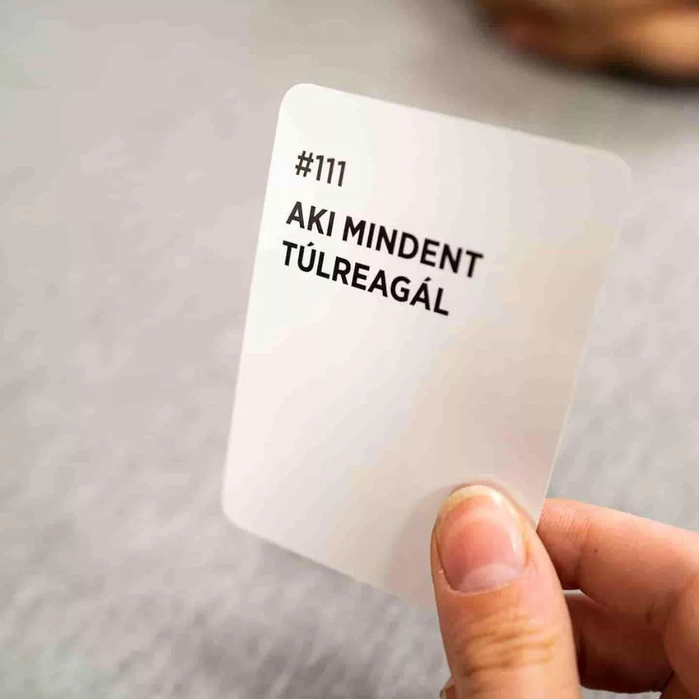 Cărțile jocului de societate Drunk Stoned or Stupid