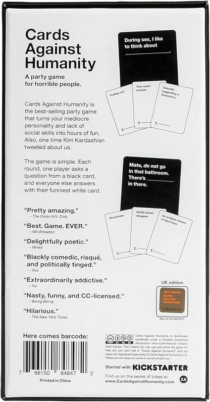 Spatele cutiei jocului de societate Cards Against Humanity