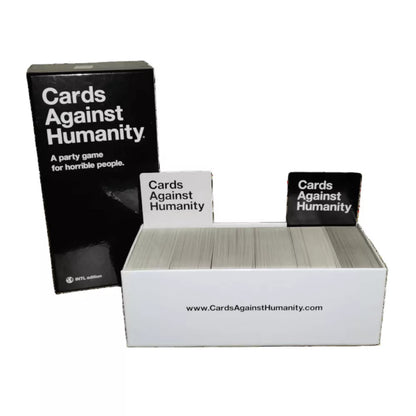 Conținutul jocului de societate Cards Against Humanity