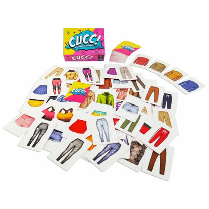 Cărțile jocului de societate Piles! A Fast-Paced Free-For-All