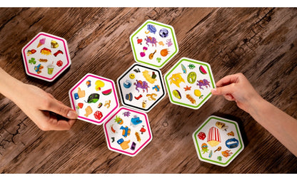 Conținutul jocului de societate Dobble Connect
