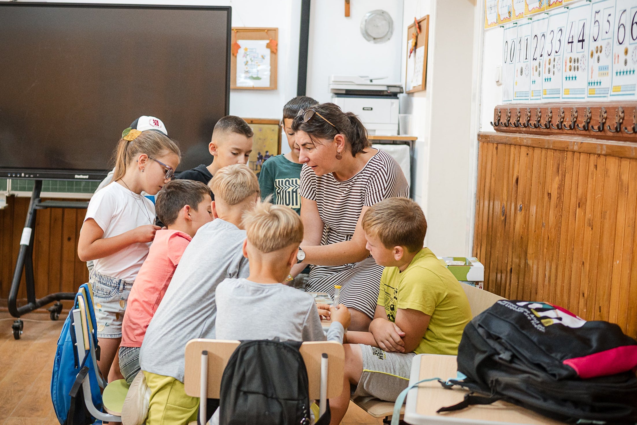 A Kubuk felkészült játékmesterei megtanítják a játékszabályokat a gyerekeknek és segítenek nekik az elakadásokban.
